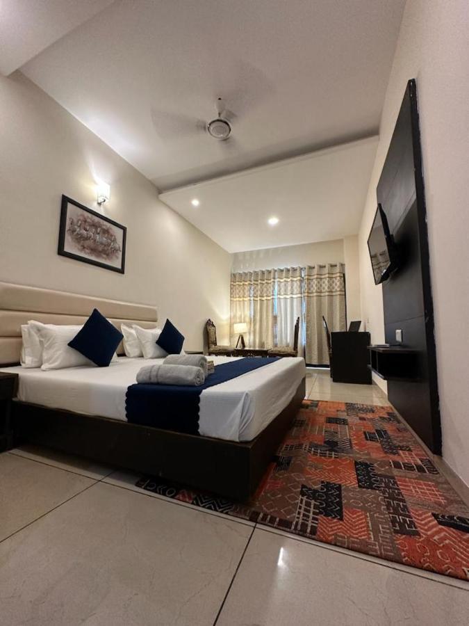 Jb Residency Zirakpur !! Top Rated & Most Awarded Property In Zirakpur Hotel Eksteriør billede