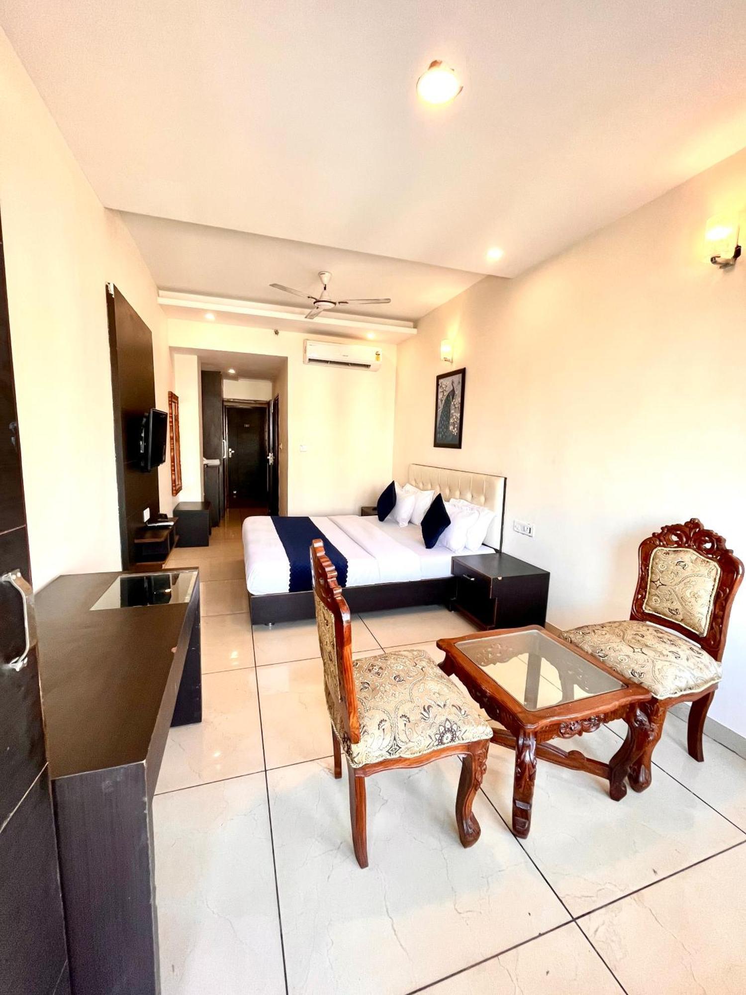 Jb Residency Zirakpur !! Top Rated & Most Awarded Property In Zirakpur Hotel Eksteriør billede