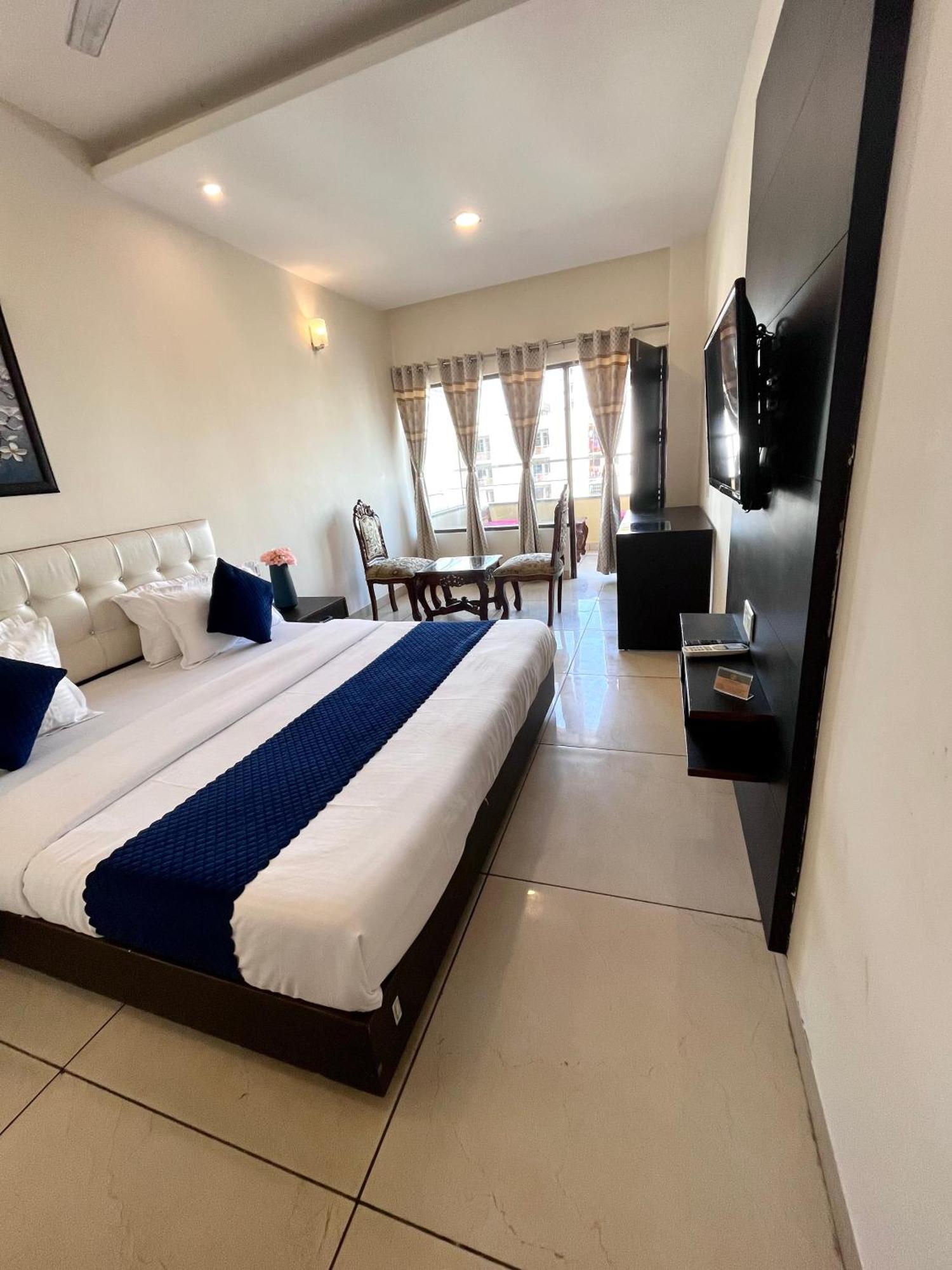 Jb Residency Zirakpur !! Top Rated & Most Awarded Property In Zirakpur Hotel Eksteriør billede