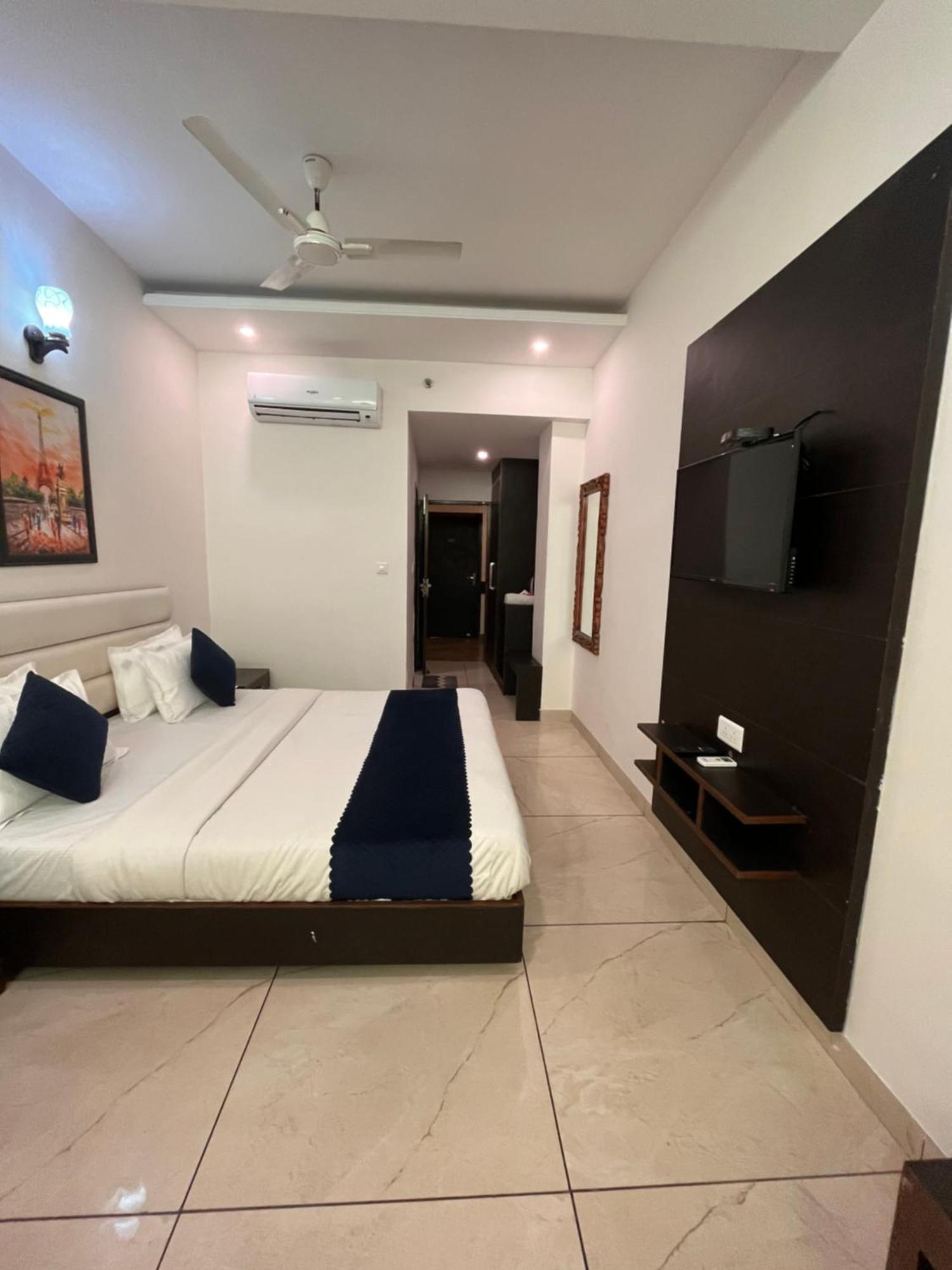 Jb Residency Zirakpur !! Top Rated & Most Awarded Property In Zirakpur Hotel Eksteriør billede
