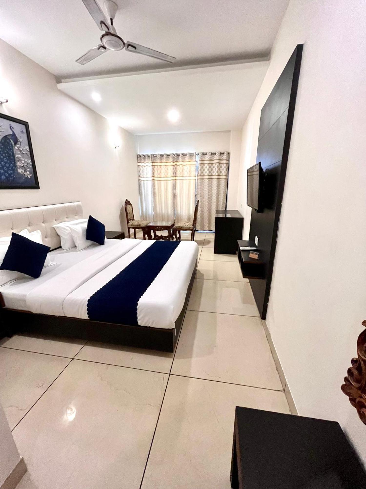 Jb Residency Zirakpur !! Top Rated & Most Awarded Property In Zirakpur Hotel Eksteriør billede