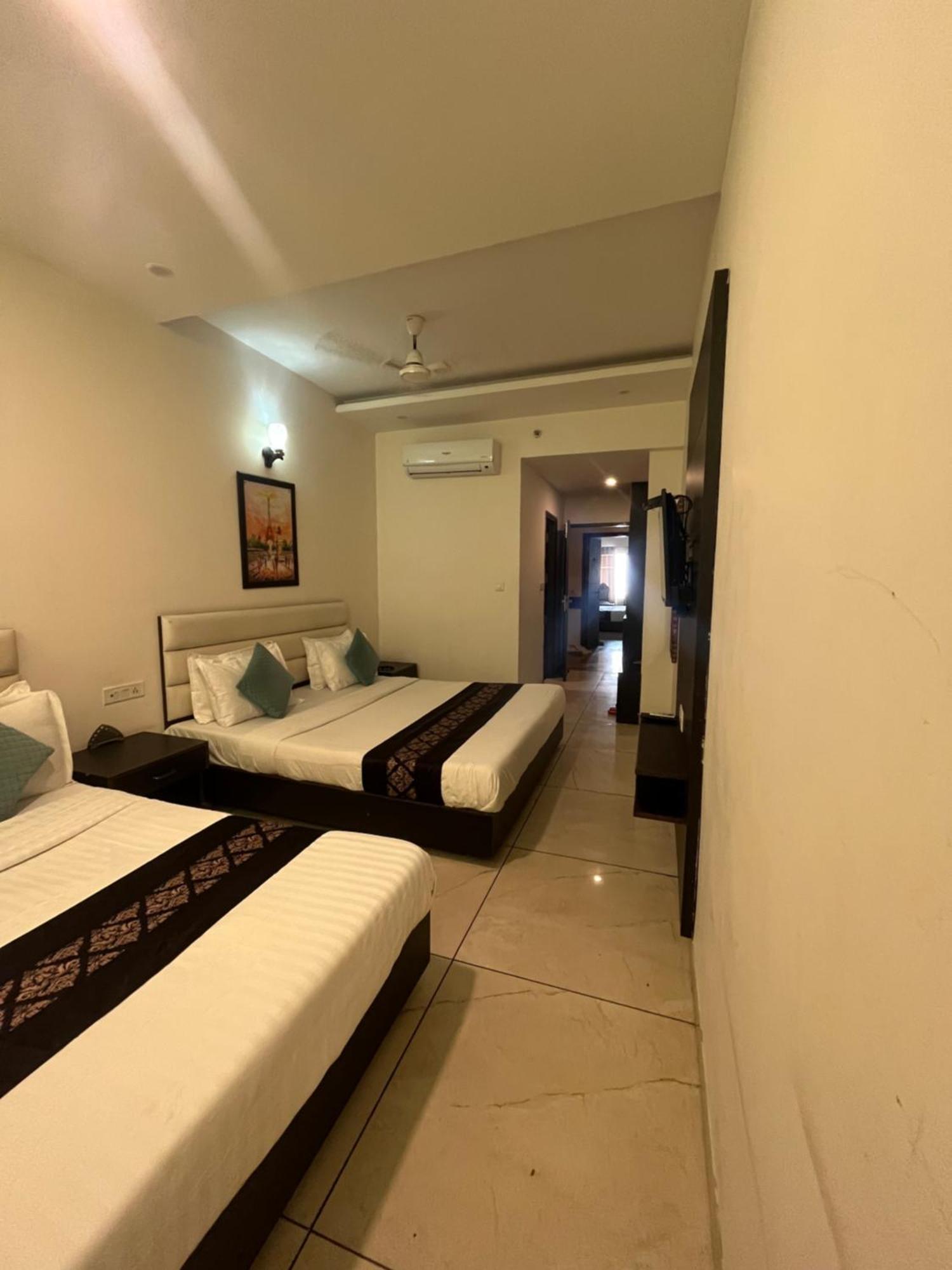 Jb Residency Zirakpur !! Top Rated & Most Awarded Property In Zirakpur Hotel Eksteriør billede