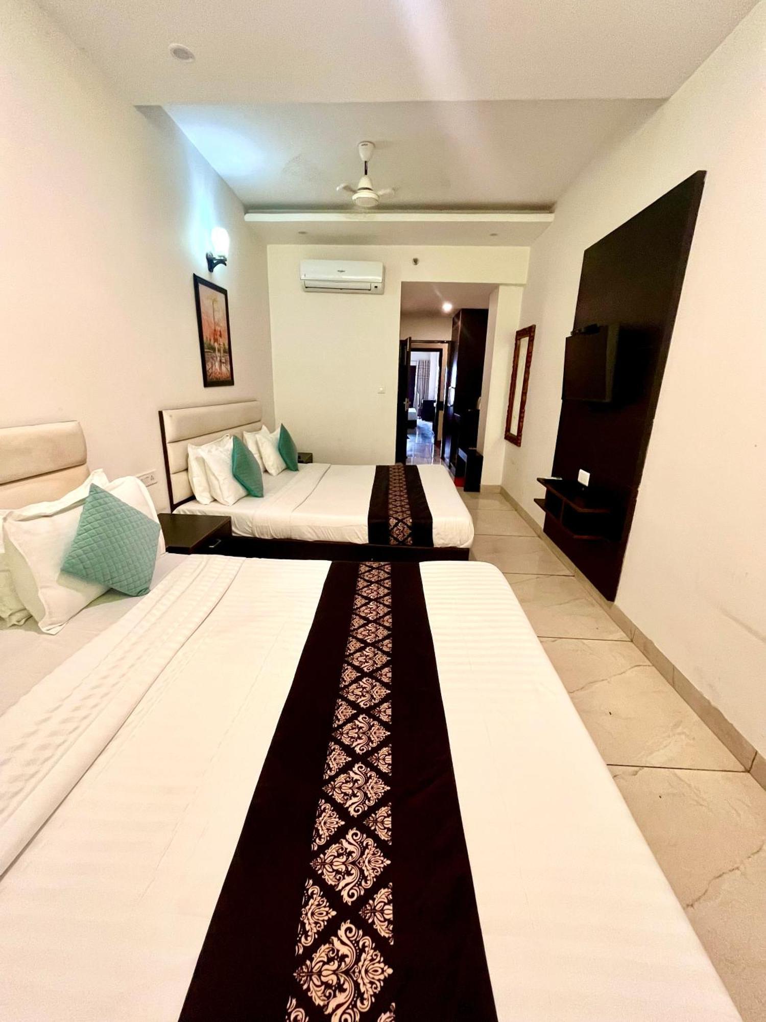 Jb Residency Zirakpur !! Top Rated & Most Awarded Property In Zirakpur Hotel Eksteriør billede