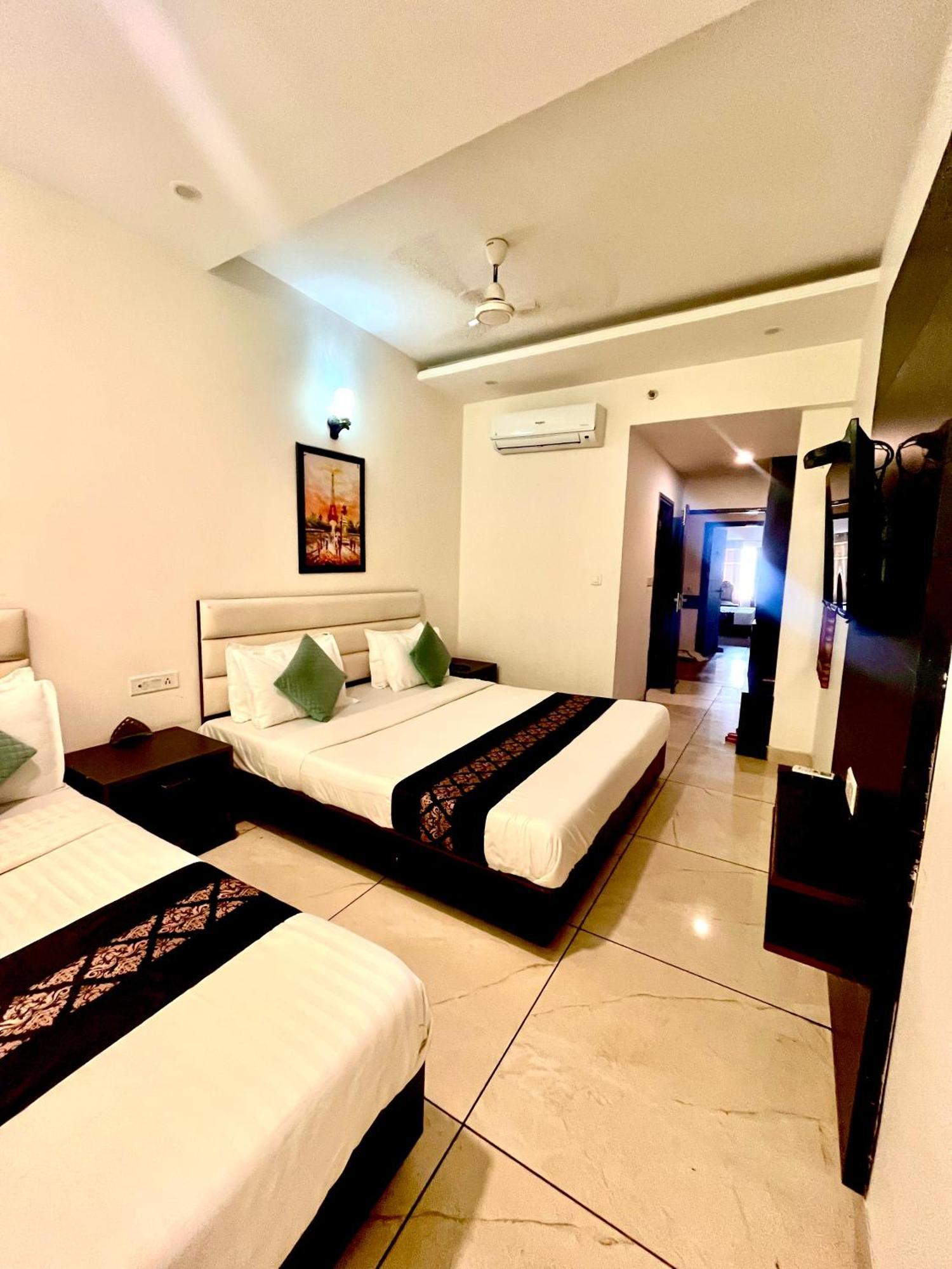 Jb Residency Zirakpur !! Top Rated & Most Awarded Property In Zirakpur Hotel Eksteriør billede