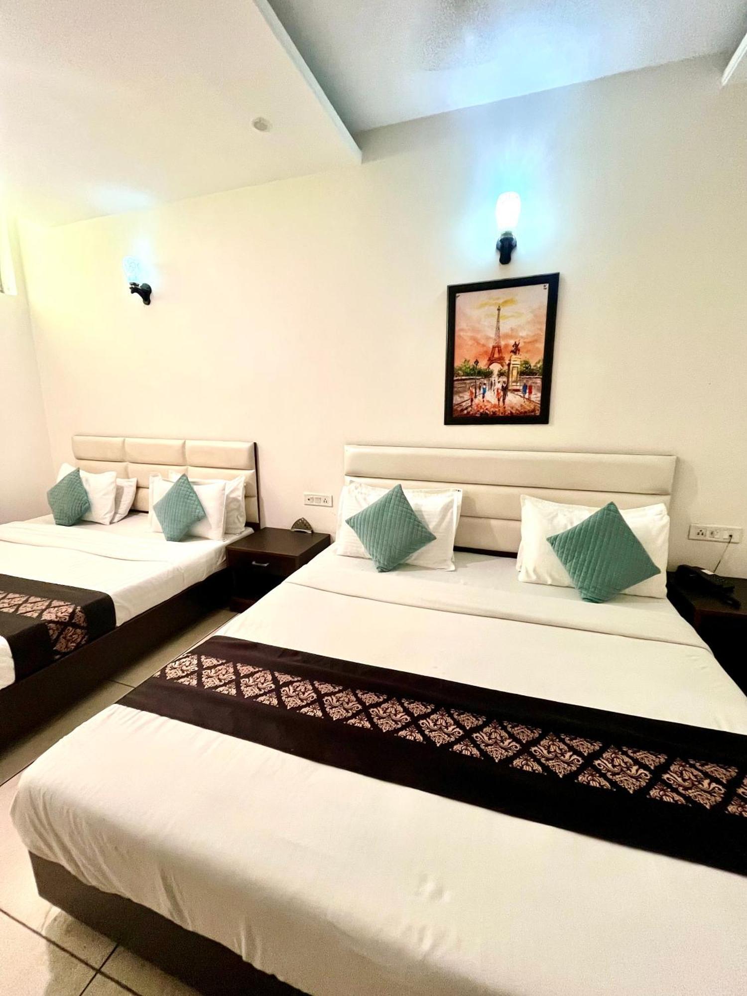 Jb Residency Zirakpur !! Top Rated & Most Awarded Property In Zirakpur Hotel Eksteriør billede